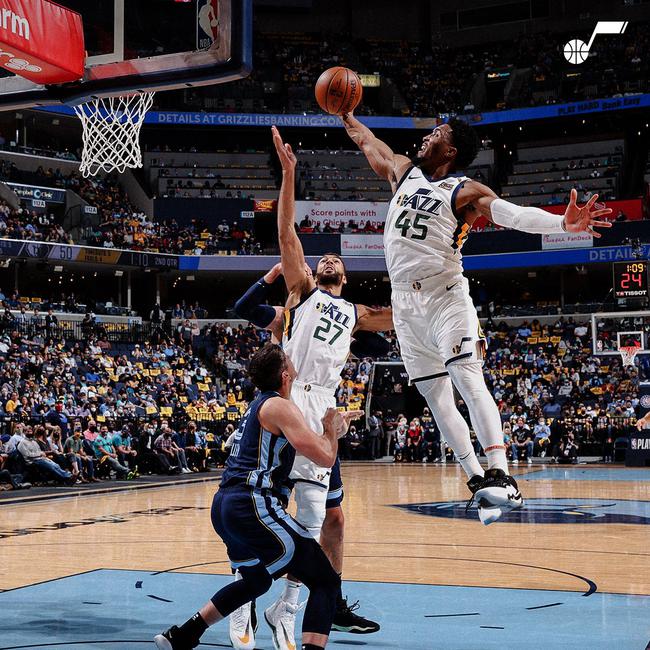 今夜孟菲斯灰熊遗憾出局达拉斯独行侠伤情更新备战NBA季后赛，网友：关键时刻罗马备战欧冠(孟菲斯灰熊vs洛杉矶快船)