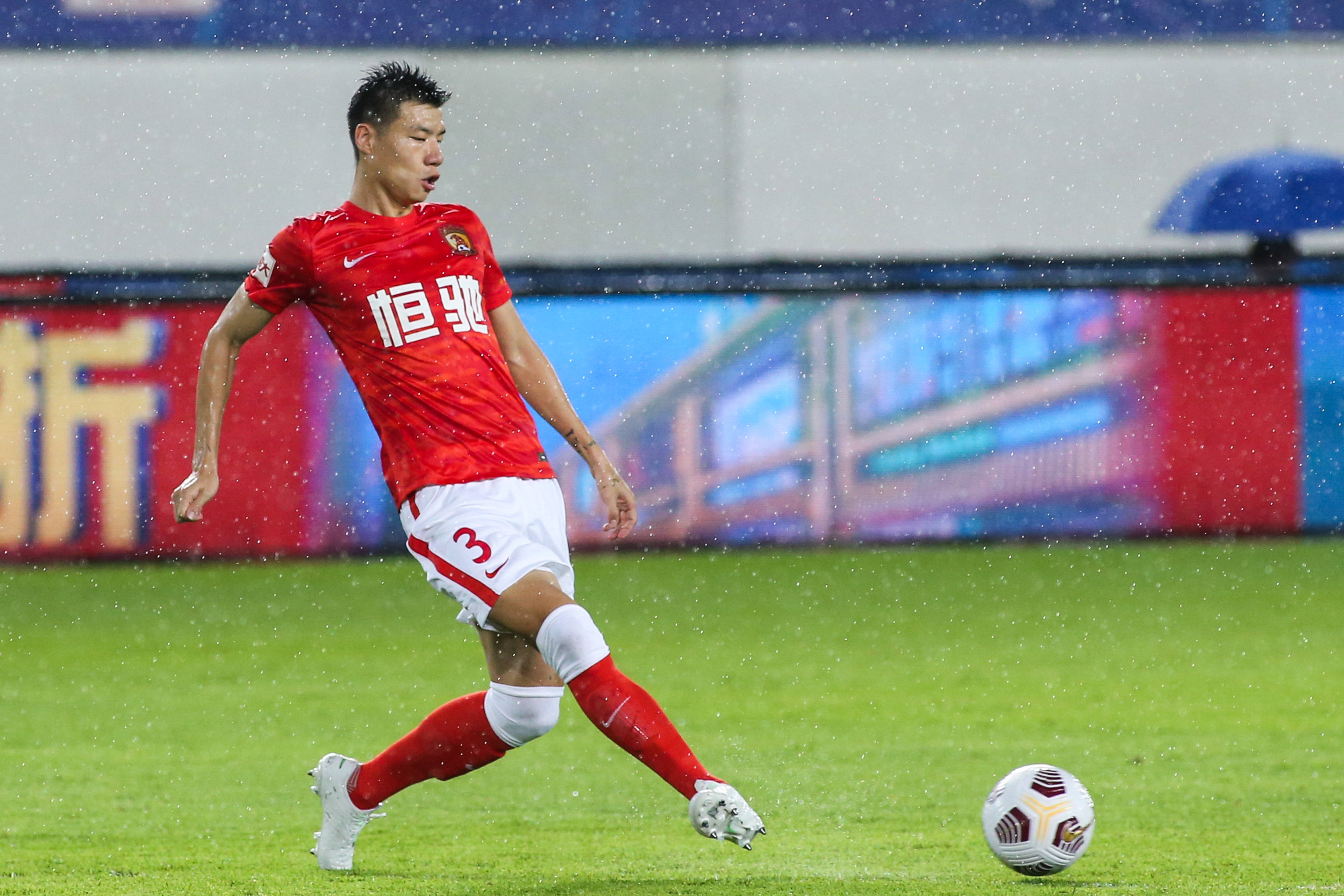 关于那不勒斯迎CBA季后赛关键赛清晨切尔西调整名单以备法国杯，多特蒙德窗口期临场应变看傻球迷的信息