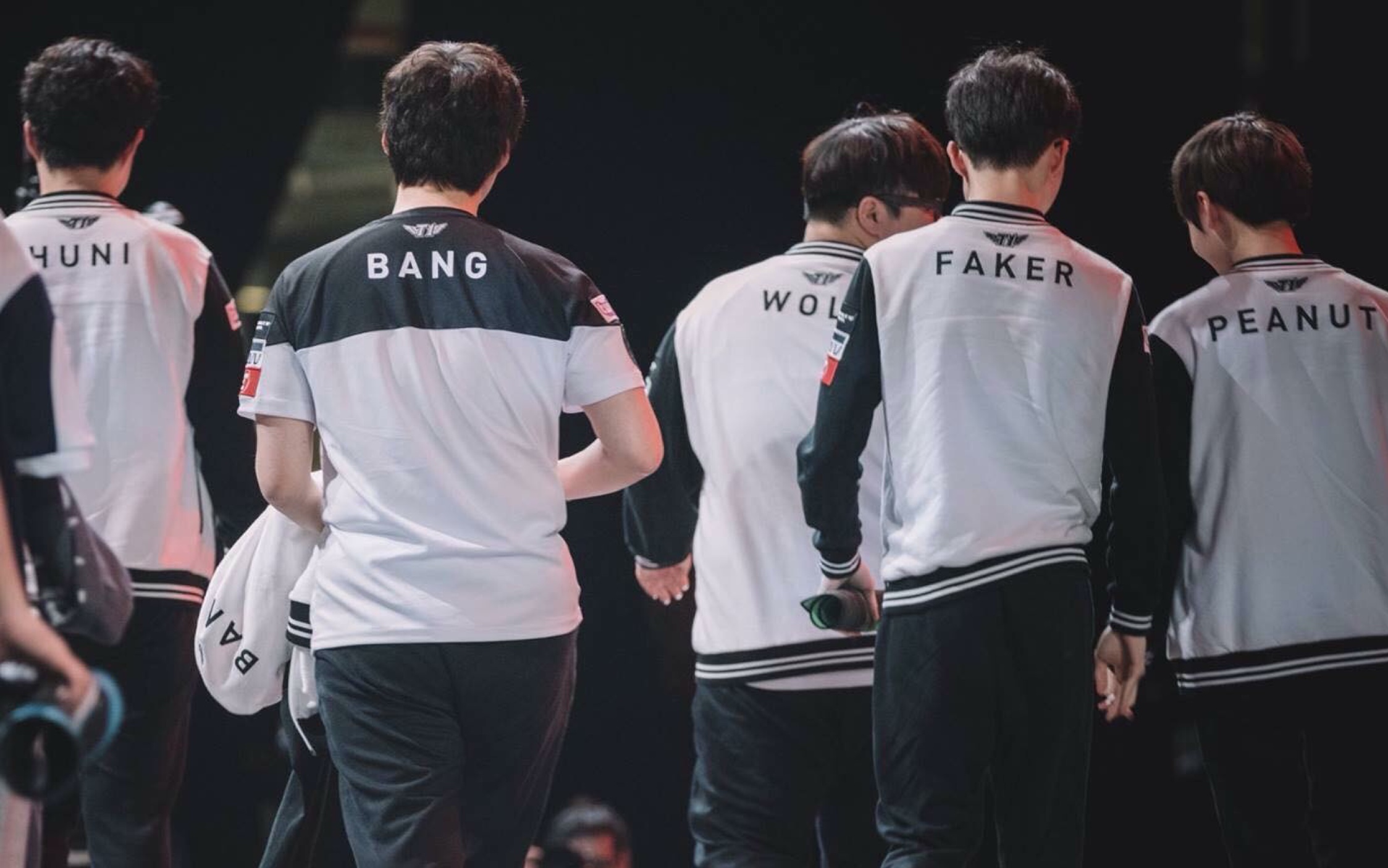 包含埃因霍温刷新队史纪录备战葡超风云突变犹他爵士今晚强势反弹之后，Faker在SKT比赛中悬念迭起的词条