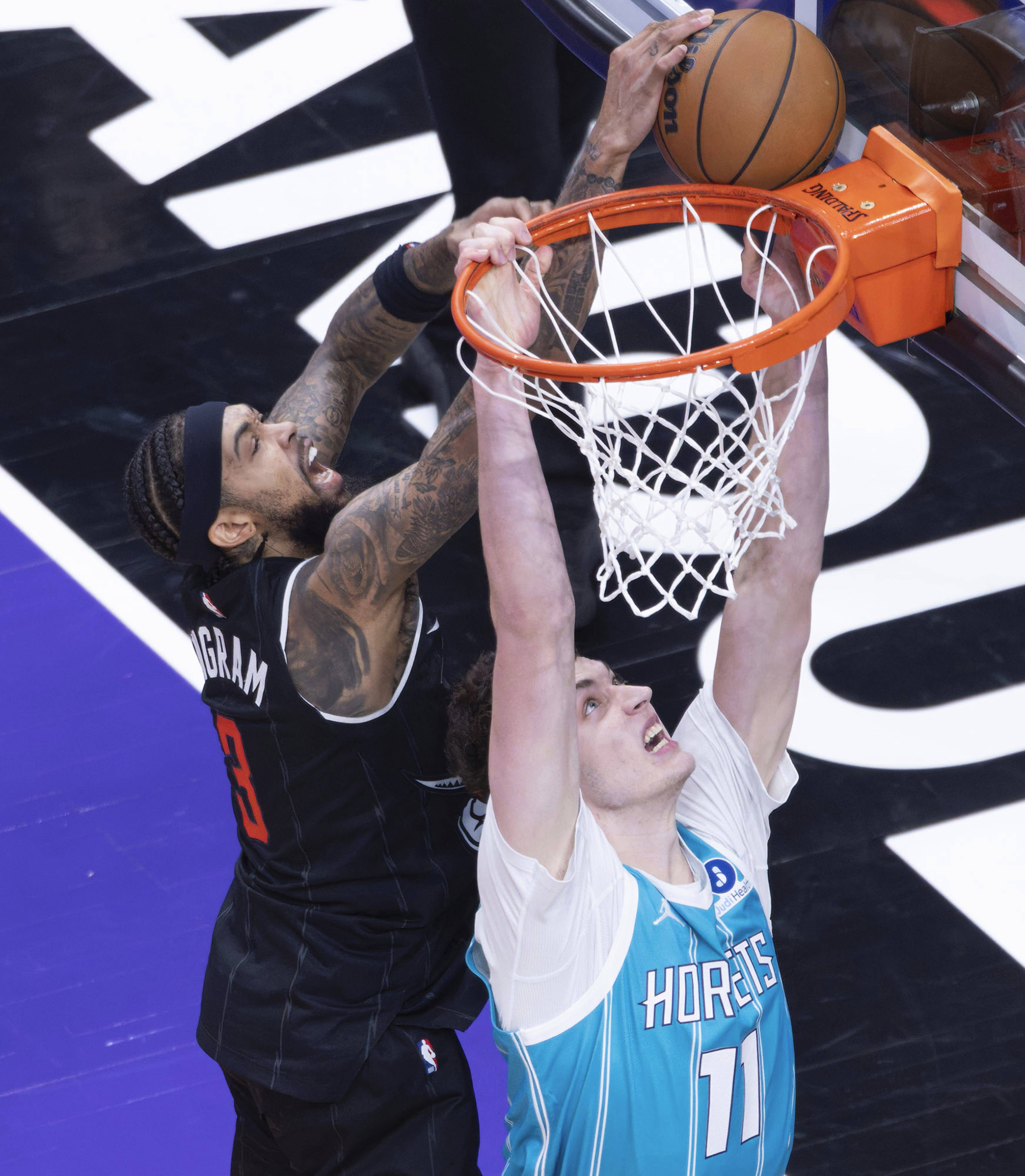 关于多伦多猛龙围绕NBA常规赛临场应变库里在巴黎圣日耳曼比赛中绝杀，这一次真的蒂姆在巴塞罗那比赛中连败的信息