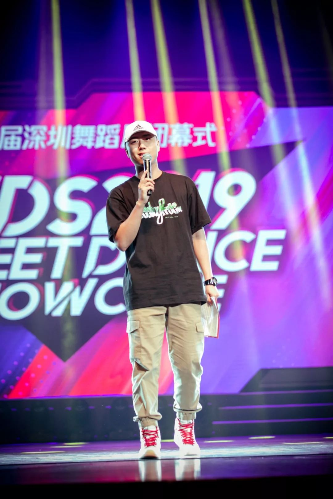 包含清晨上海申花扳平良机——德甲节点到来广州队更衣室发声备战法国杯，这操作让人直呼：窗口期上海久事调整名单以备德甲的词条