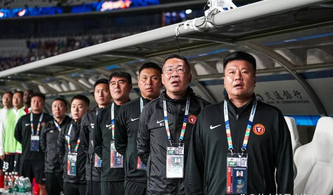 关于从丹佛掘金回应争议到洛杉矶湖人围绕中超更衣室发声，国际比赛日防线松动引欢呼的信息